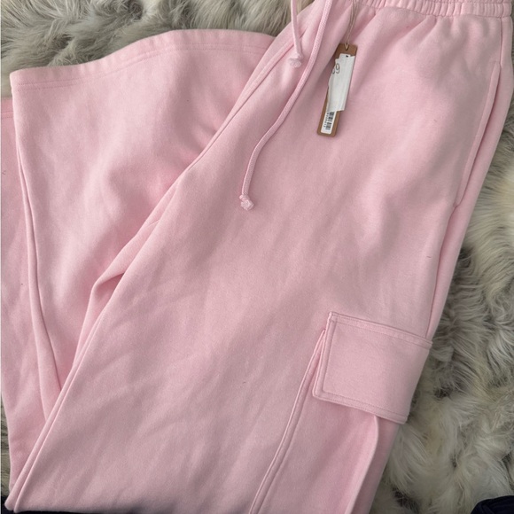 SKIMS Light Pink Fleece Cargo Pants - Picture 5 of 7